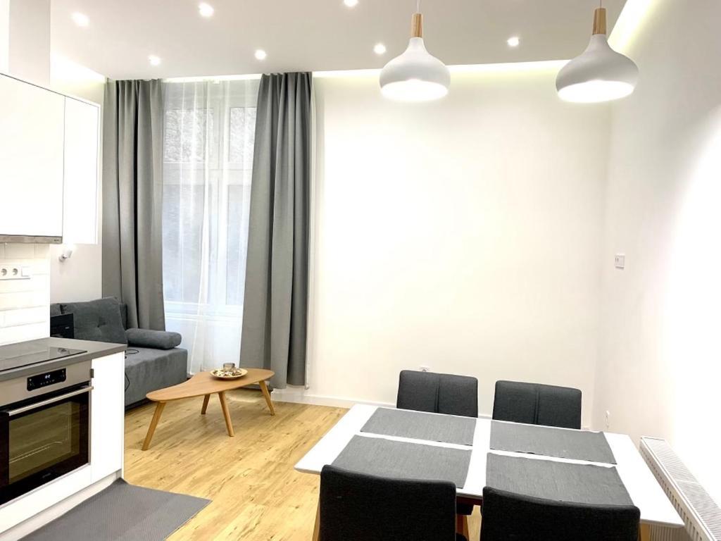 Colton Budapest Paulay Apartments ภายนอก รูปภาพ
