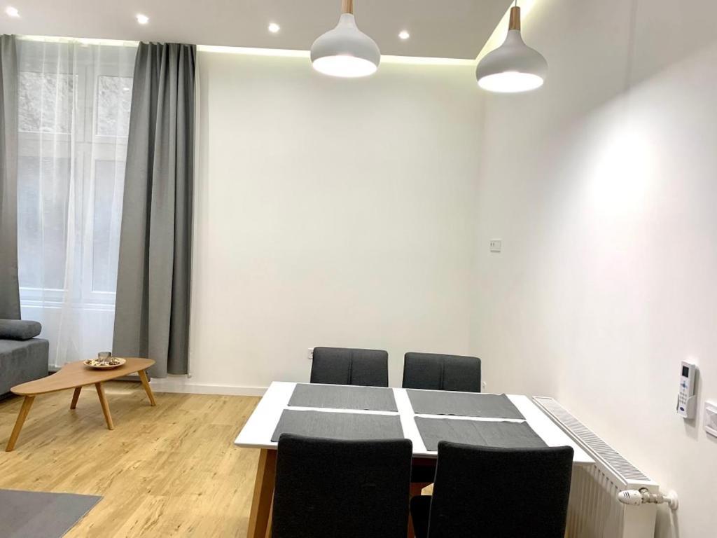 Colton Budapest Paulay Apartments ภายนอก รูปภาพ