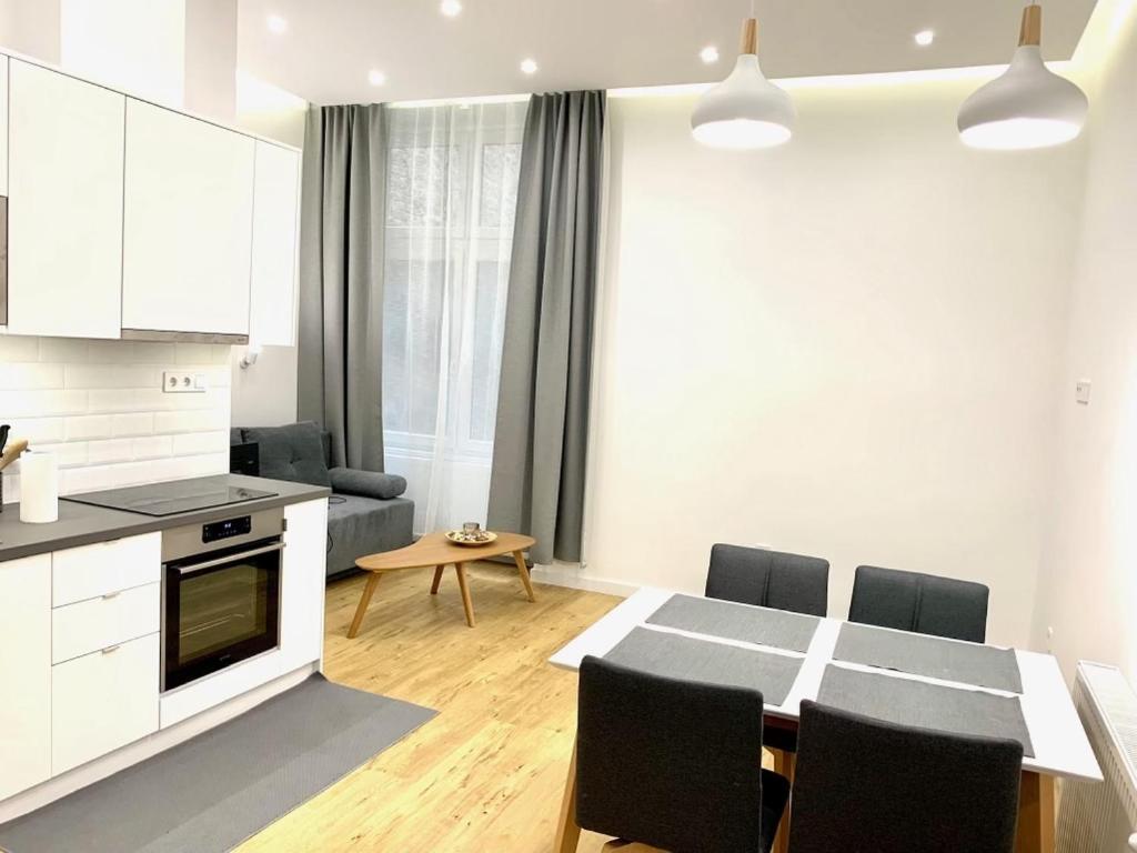 Colton Budapest Paulay Apartments ภายนอก รูปภาพ